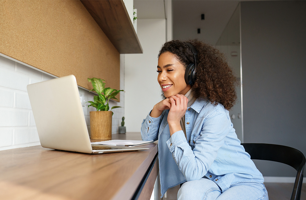 Woman answering calls on the computer about Eversense diabetes and CGM system. 